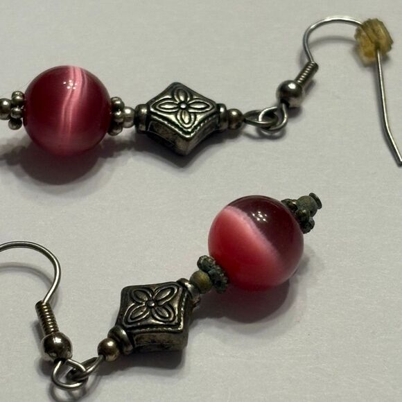 LAST CHANCE Pink and Silver Tone Beaded Lightweight Dangle Drop Earrings - Picture 4 of 6